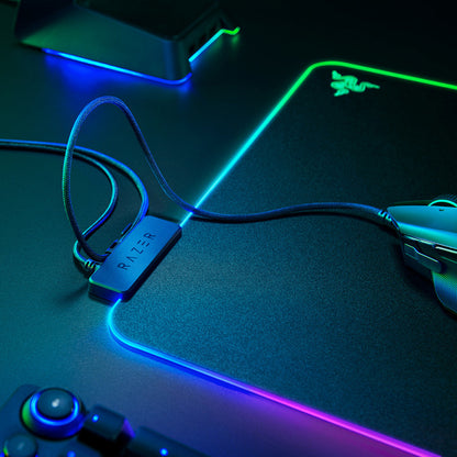 Tapis de souris de jeu Razer Firefly Hard V2 RGB personnalisable avec câble intégré et base en caoutchouc antidérapante