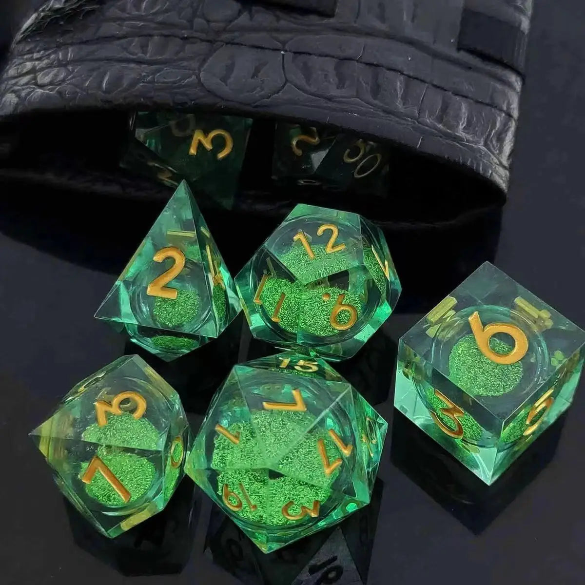 Dados de resina con núcleo líquido, juego de dados poliédricos de borde afilado, juego de 7 dados DND para juegos de mazmorras y dragones, juego de dados de resina