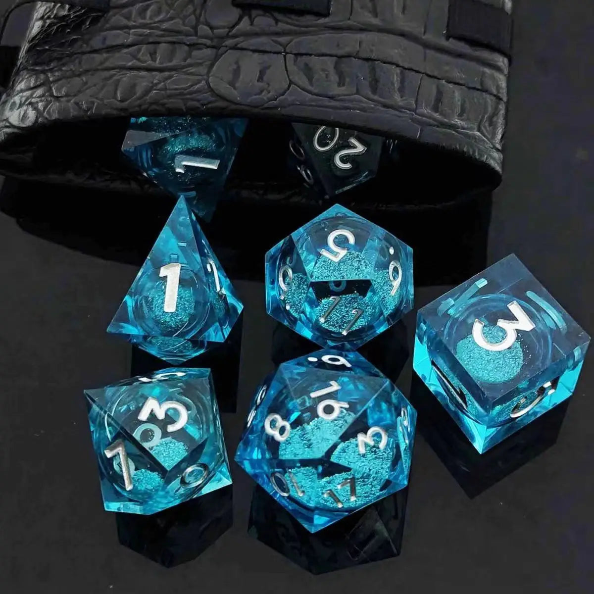 7PCS RPG Resin Dice set Liquid Core Dice Dnd Dice Set Resin Sharp Edged Dice For Dungeons and Dragon Role Playing Games Dice