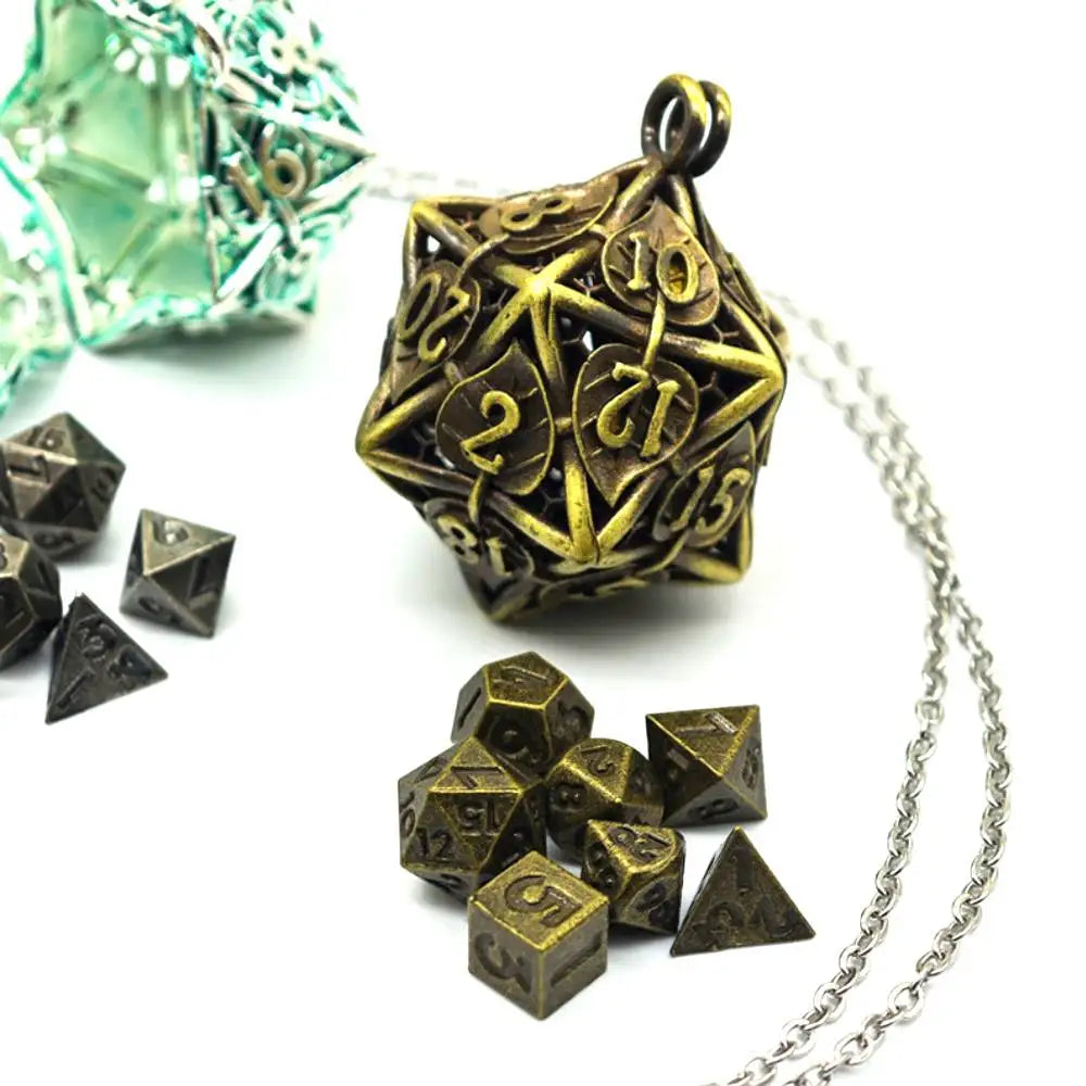 Ensemble de dés en métal creux Leaves Mini dés de 6 mm avec collier RPG DND Dice Ensemble de dés en métal polyédriques pour dés Dungeon and Dragons