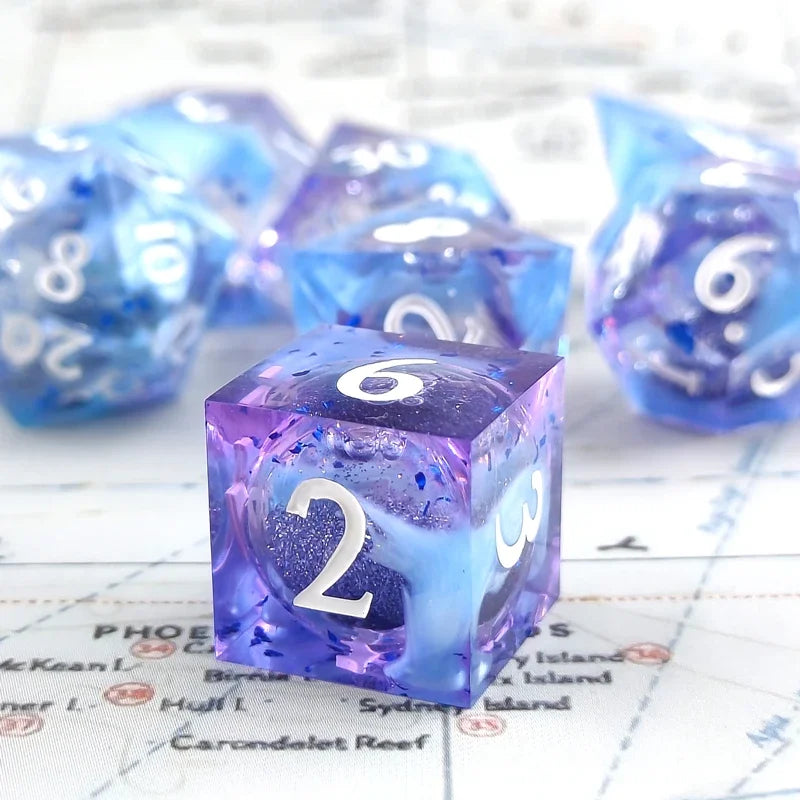 Lot de 7 dés polyédriques en résine faits à la main à bords tranchants pour jeu de rôle DnD, dés semi-transparents RPG D20 D10 D8 D100