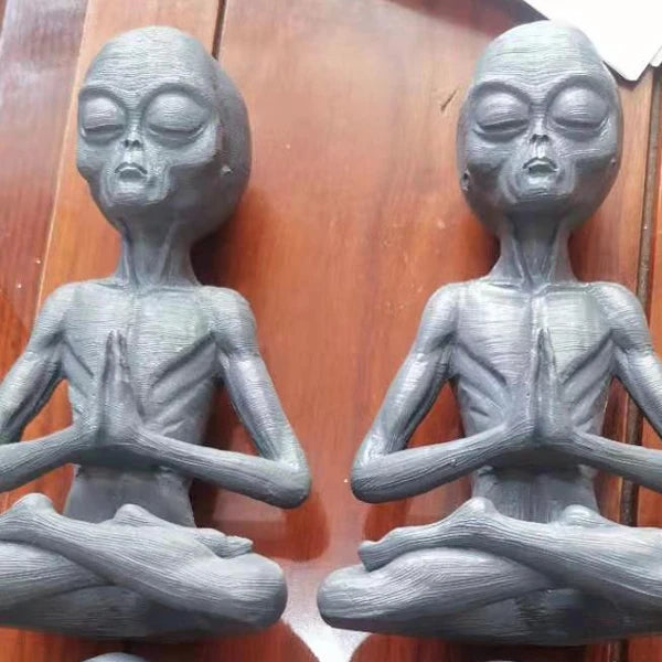 Statue extraterrestre de méditation de sorcellerie Mini ornement en résine Alien Garden Home Office Yard Art Decor pour intérieur extérieur