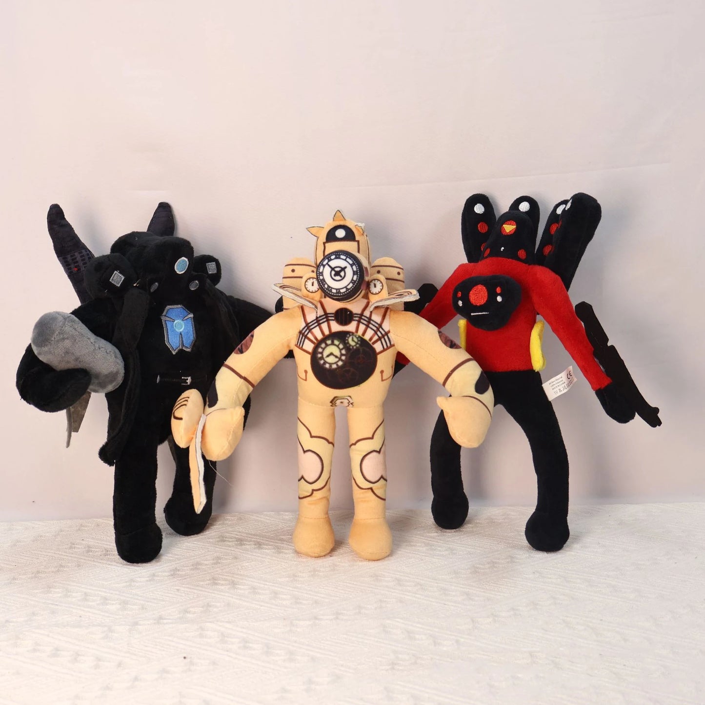 Skibidi Toilet Bosses Titan TV Man Cameraman Peluches pour les fans et les amis Magnifiquement peluches Animaux Poupée Cadeau de Noël