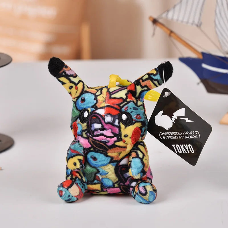 Lot de 10 porte-clés en peluche Pokémon Street Art Graffiti Art Version Pikachu Kawaii créatif Animal doux en peluche poupée pendentif