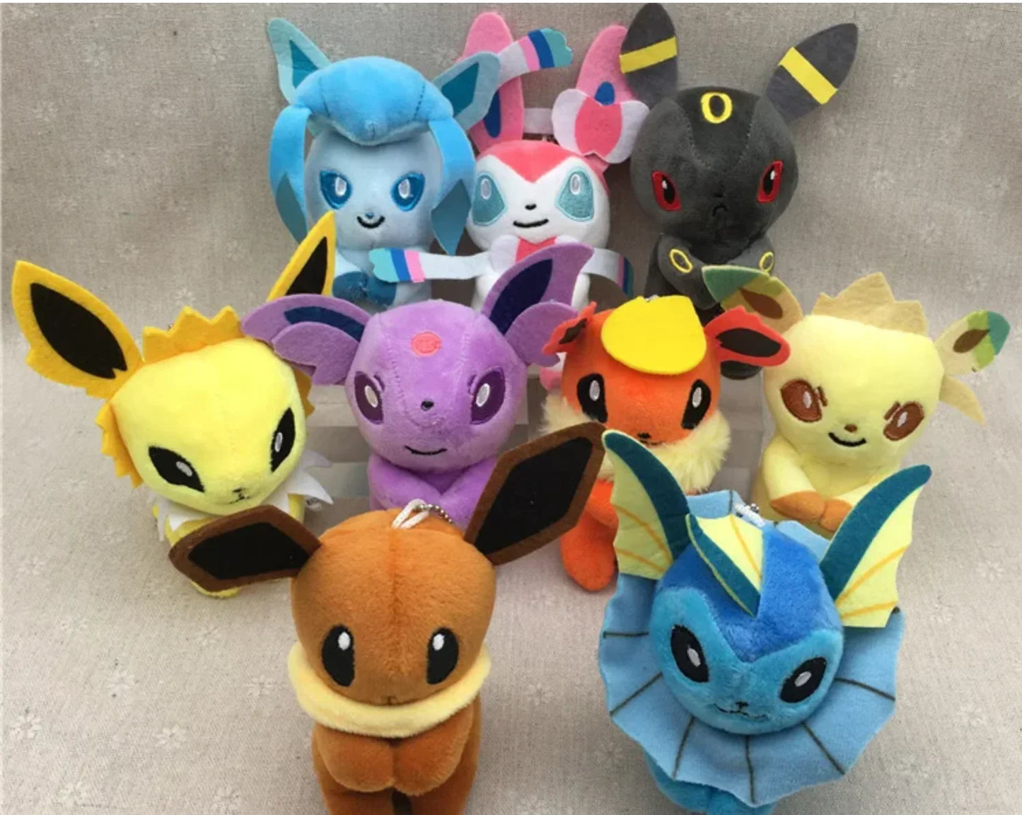 21 piezas/juego de llavero de peluche con colgante de Snorlax, Charmander, Eevees, Bulbasaur y Squirtle