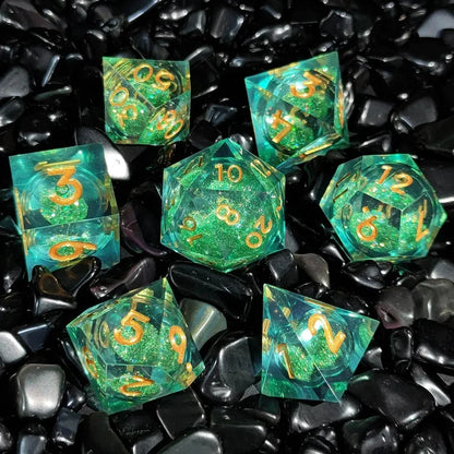 Nouveaux dés à noyau de flux de résine, noyau liquide DND pour donjons et dragons, jeu de société TRPG, ensemble de couleurs, dés polyédriques faits à la main D20 D12