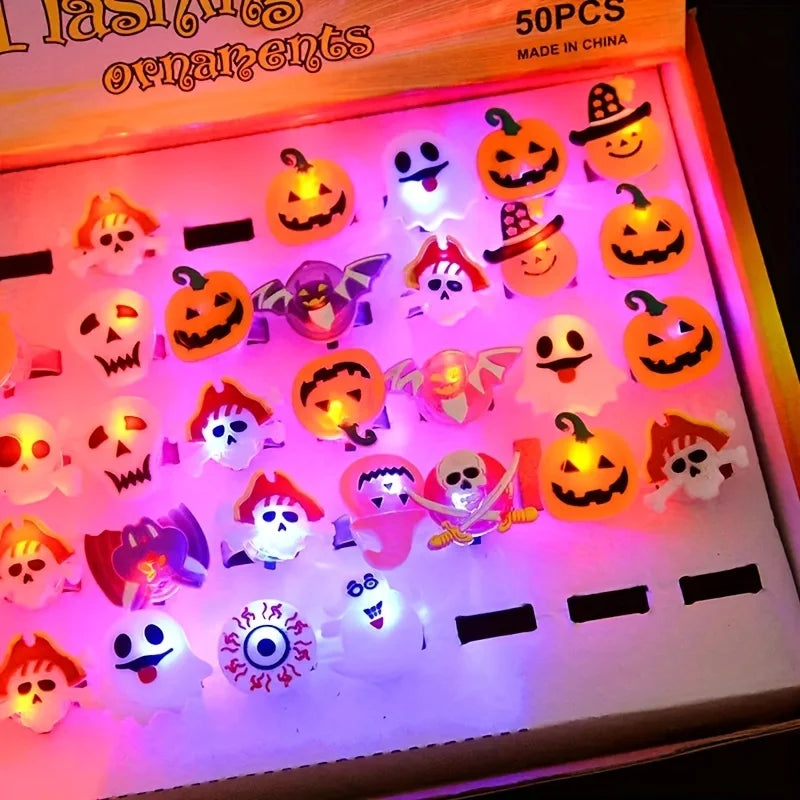 50 piezas de lindos anillos intermitentes con luces luminosas de dibujos animados para los dedos, anillos luminosos LED para suministros para fiestas de Halloween y Navidad