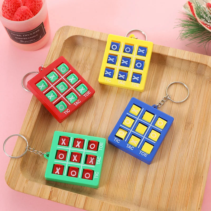 3 piezas nuevas Mini XO Tic-tac-toe llavero de escuela primaria juego de mesa de plástico Sanko Toy Venta de juegos para enviar regalos de cumpleaños