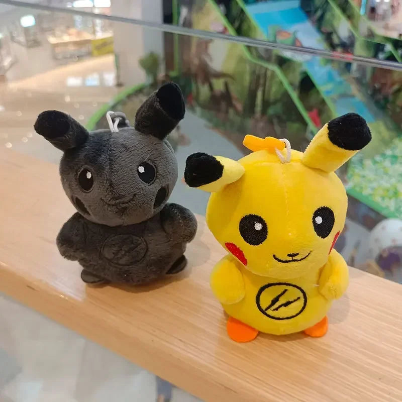 10 piezas/lote de llaveros de peluche de Pokémon Pikachu amarillo y negro, bolsa para coche, colgante de 12 cm, regalo de cumpleaños para amigos