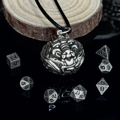 1 ensemble de mini dés DND, boîtier de montre de poche DND, ensemble de 7 dés polyédriques, dés en métal, pendentif dragon magique Donjons et Dragons