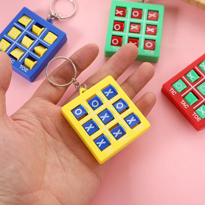 3 piezas nuevas Mini XO Tic-tac-toe llavero de escuela primaria juego de mesa de plástico Sanko Toy Venta de juegos para enviar regalos de cumpleaños