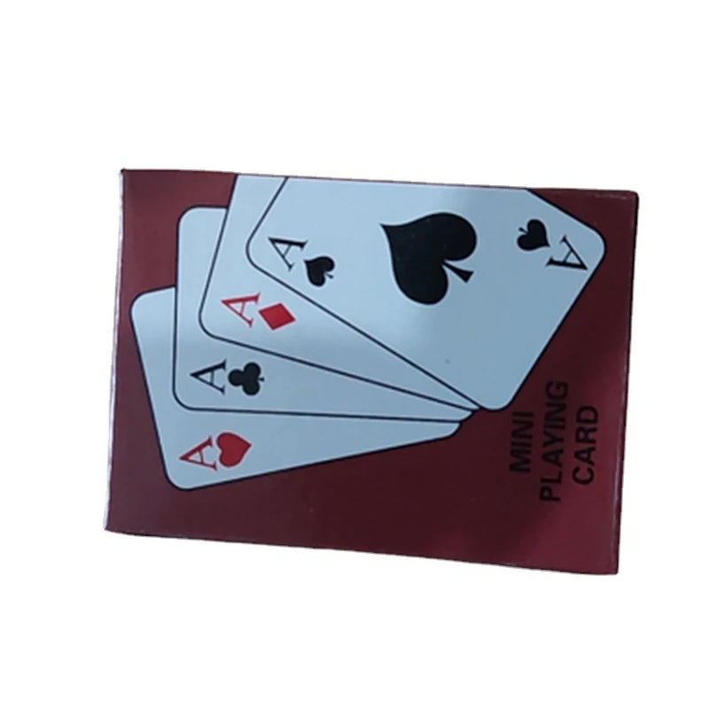 Nouveaux mini jeux de cartes amusants et mignons, jeux de poker, cartes super petites, cadeaux parodiques, jouets de voyage, accessoires de farces