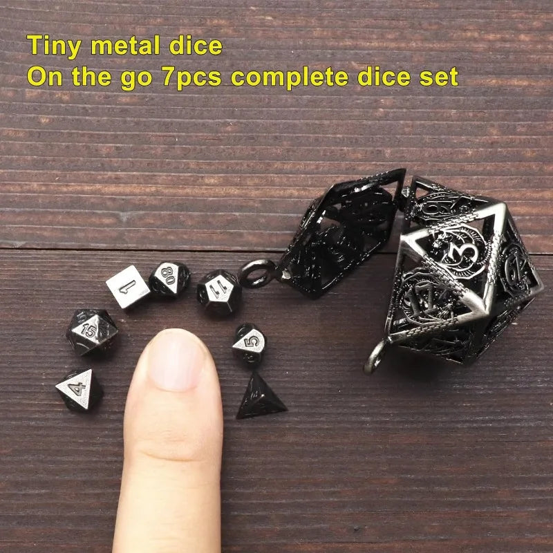 1 juego de dados DND de metal en miniatura con collar D20/D6 hueco de hierro antiguo, estuche para dados, juego de dados de metal pequeño, llavero D&amp;D portátil