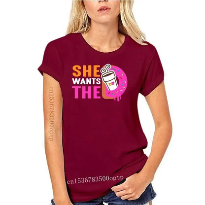 Camiseta de "SHE WANTS THE D DUNKIN DONUT" para hombre y mujer, 2022