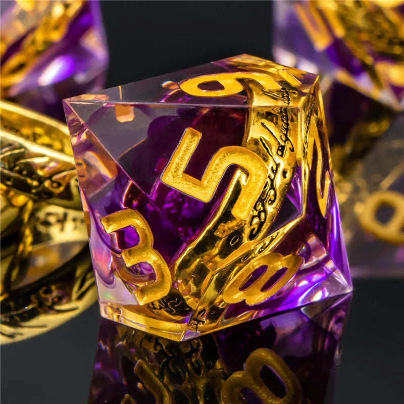 OUKELANWO Lort Dungeon and Dragon Dice Set DND, anneau à bord tranchant en résine violette D&amp;D Dice pour jeu de rôle D20 D12 D10 D8 D6 D4