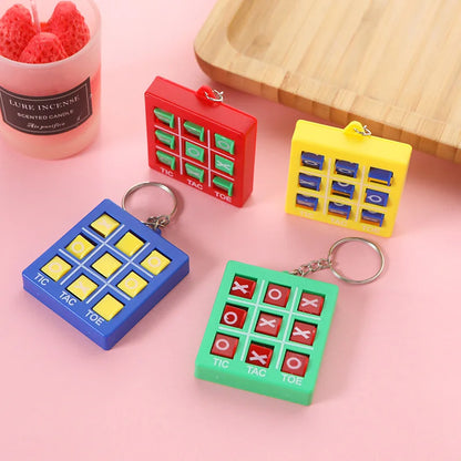 3 piezas nuevas Mini XO Tic-tac-toe llavero de escuela primaria juego de mesa de plástico Sanko Toy Venta de juegos para enviar regalos de cumpleaños